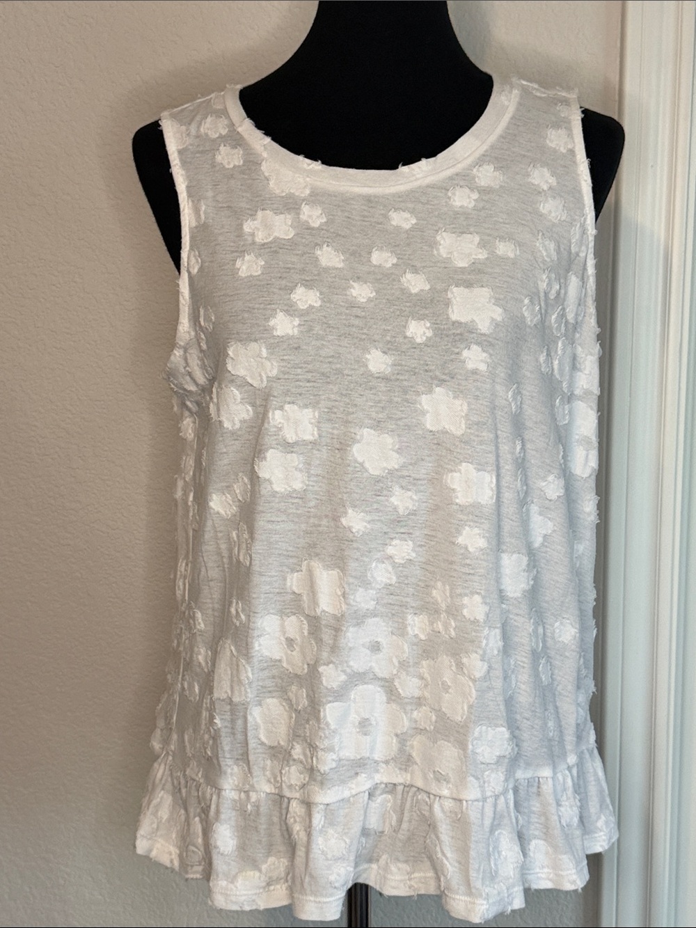 Michael Kors White Sleeveless Floral Texture Tank